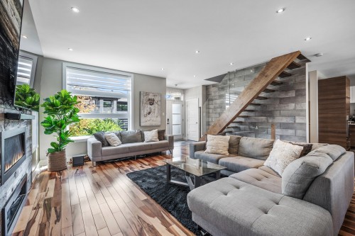 Salon - 3901 Rue Dugué, Longueuil (Saint-Hubert), QC - Indoor Photo Showing Living Room With Fireplace