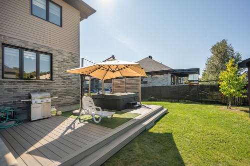 Terrasse - 3901 Rue Dugué, Longueuil (Saint-Hubert), QC - Outdoor With Deck Patio Veranda With Exterior