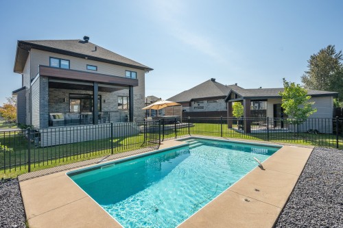 Piscine - 3901 Rue Dugué, Longueuil (Saint-Hubert), QC - Outdoor With In Ground Pool