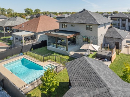 Vue d'ensemble - 3901 Rue Dugué, Longueuil (Saint-Hubert), QC - Outdoor With Deck Patio Veranda