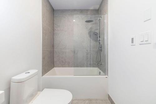 Bathroom - 310-2660 Rue Ontario E., Montréal (Ville-Marie), QC - Indoor Photo Showing Bathroom