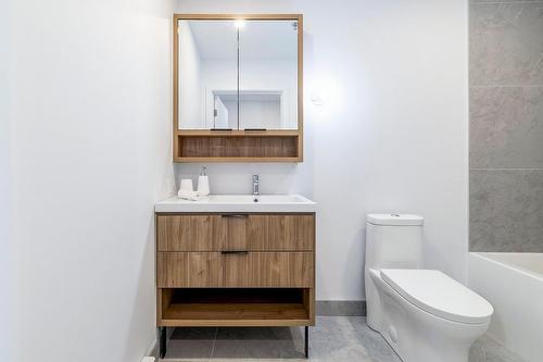Bathroom - 310-2660 Rue Ontario E., Montréal (Ville-Marie), QC - Indoor Photo Showing Bathroom