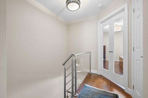 Corridor - 775Z Rue De Namur, Saint-Lambert, QC 