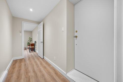 Corridor - 775Z Rue De Namur, Saint-Lambert, QC 