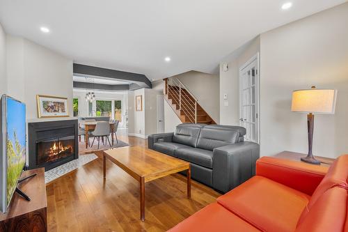 Salon - 775Z Rue De Namur, Saint-Lambert, QC 