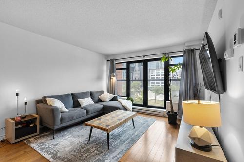 Living room - 403-450 Rue St-Antoine E., Montréal (Ville-Marie), QC - Indoor Photo Showing Living Room