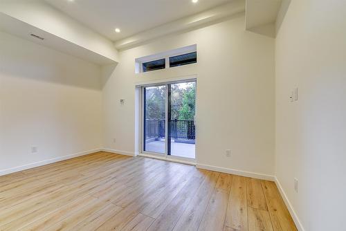 106-660 Cawston Avenue, Kelowna, BC - Indoor Photo Showing Other Room