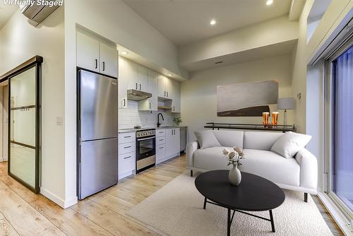 106-660 Cawston Avenue, Kelowna, BC - Indoor Photo Showing Other Room