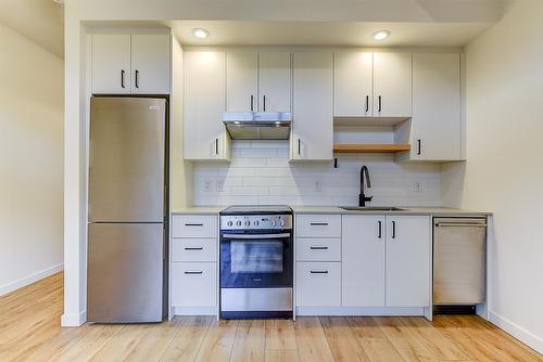 106-660 Cawston Avenue, Kelowna, BC - Indoor Photo Showing Kitchen With Stainless Steel Kitchen