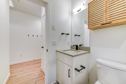 106-660 Cawston Avenue, Kelowna, BC - Indoor