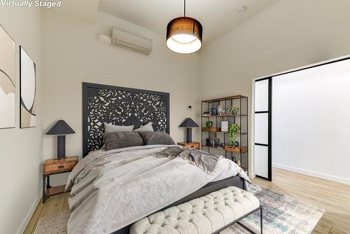 106-660 Cawston Avenue, Kelowna, BC - Indoor Photo Showing Bedroom