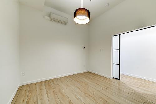 106-660 Cawston Avenue, Kelowna, BC - Indoor Photo Showing Other Room