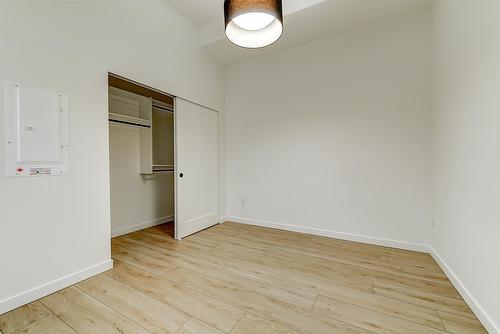 106-660 Cawston Avenue, Kelowna, BC - Indoor Photo Showing Other Room