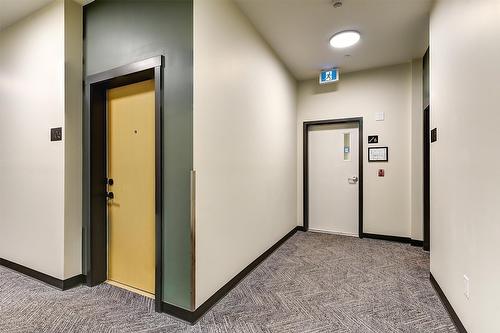 106-660 Cawston Avenue, Kelowna, BC - Indoor Photo Showing Other Room