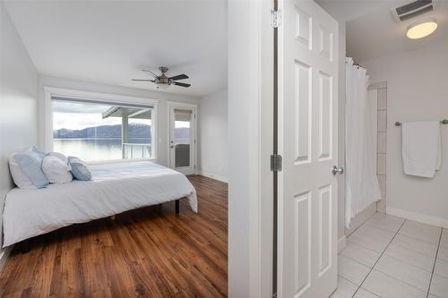 4244 Beach Avenue, Peachland, BC - Indoor Photo Showing Bedroom