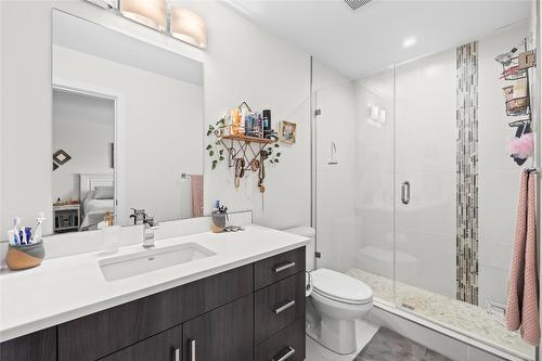 3-300 Drysdale Boulevard, Kelowna, BC - Indoor Photo Showing Bathroom