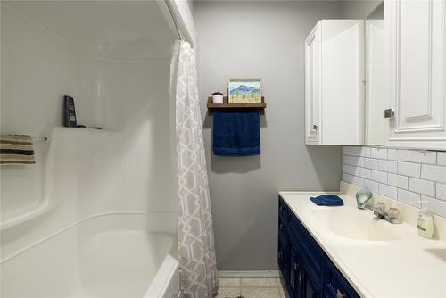 1440 Trinity Valley Road, Lumby, BC - Indoor Photo Showing Bathroom