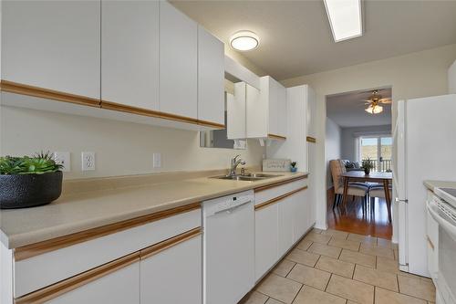 10-3906 Pleasant Valley Road, Vernon, BC - Indoor Photo Showing Kitchen With Double Sink