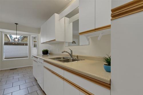 10-3906 Pleasant Valley Road, Vernon, BC - Indoor Photo Showing Kitchen With Double Sink
