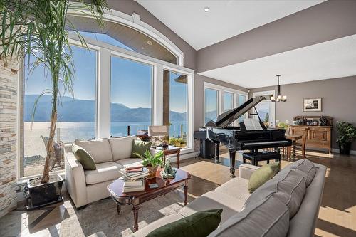 205-5165 Trepanier Bench Road, Peachland, BC - Indoor Photo Showing Living Room