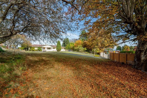 441 Memorial Ave, Qualicum Beach, BC 