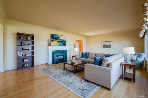 441 Memorial Ave, Qualicum Beach, BC 