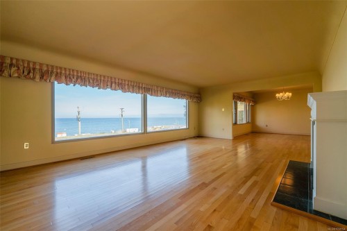 441 Memorial Ave, Qualicum Beach, BC 