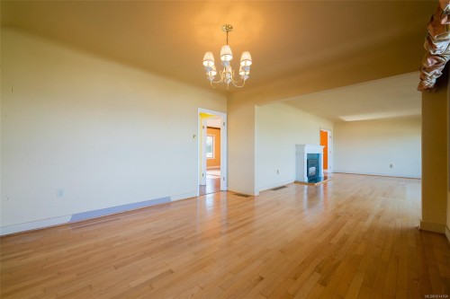 441 Memorial Ave, Qualicum Beach, BC 