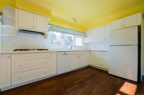 441 Memorial Ave, Qualicum Beach, BC 