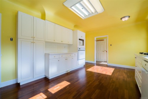 441 Memorial Ave, Qualicum Beach, BC 