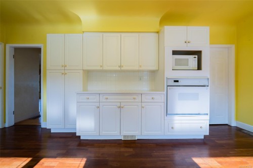 441 Memorial Ave, Qualicum Beach, BC 