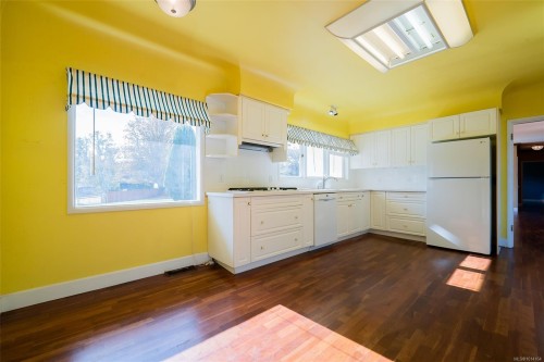 441 Memorial Ave, Qualicum Beach, BC 