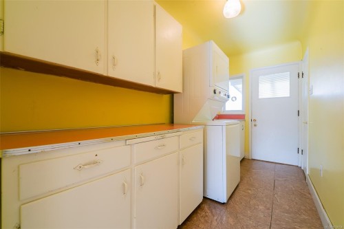 441 Memorial Ave, Qualicum Beach, BC 