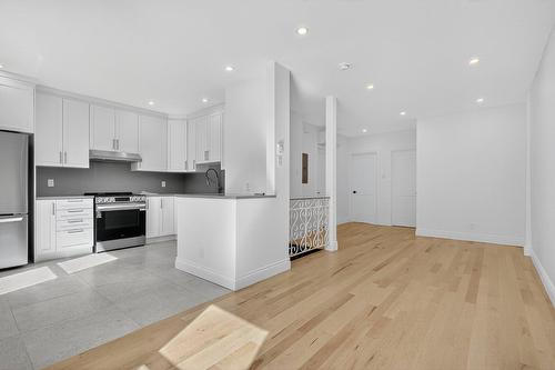 Dining room - 1145 Rue Jardin, Montréal (Le Sud-Ouest), QC - Indoor Photo Showing Kitchen With Stainless Steel Kitchen With Upgraded Kitchen