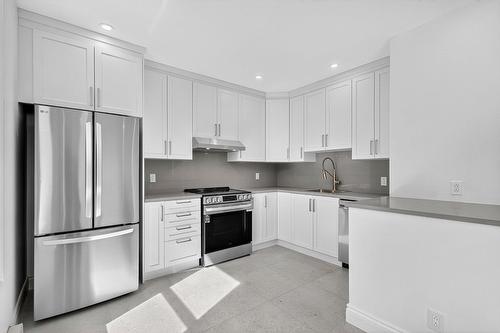 Kitchen - 1145 Rue Jardin, Montréal (Le Sud-Ouest), QC - Indoor Photo Showing Kitchen With Stainless Steel Kitchen With Upgraded Kitchen