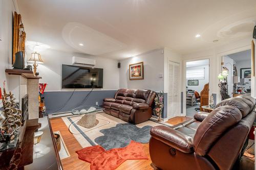 Salle familiale - 298 Grande Côte O., Lanoraie, QC - Indoor Photo Showing Living Room