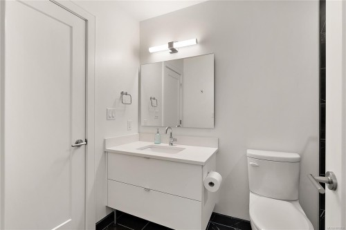 716-1628 Store St, Victoria, BC - Indoor Photo Showing Bathroom