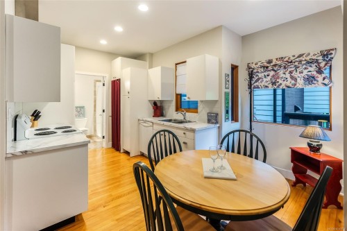 1875 Ashling Rd, Qualicum Beach, BC 