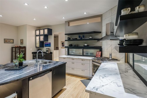 1875 Ashling Rd, Qualicum Beach, BC 