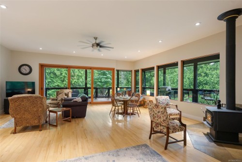 1875 Ashling Rd, Qualicum Beach, BC 