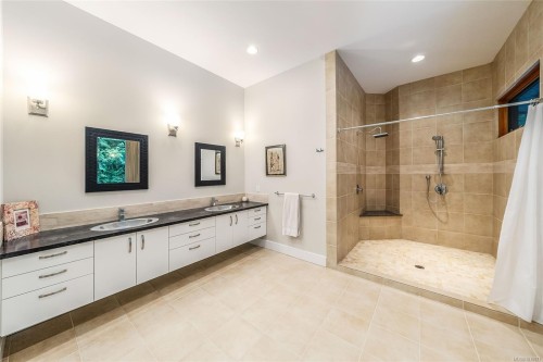 1875 Ashling Rd, Qualicum Beach, BC 