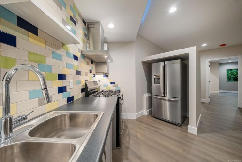 1875 Ashling Rd, Qualicum Beach, BC 