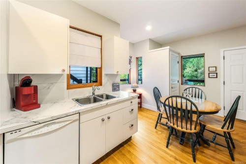 1875 Ashling Rd, Qualicum Beach, BC 