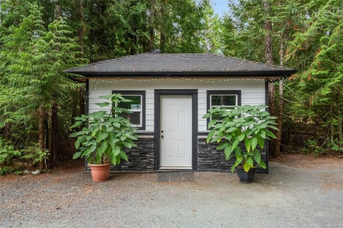 1875 Ashling Rd, Qualicum Beach, BC 
