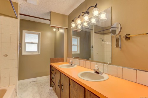 227 Grants Lake Rd, Lake Cowichan, BC 