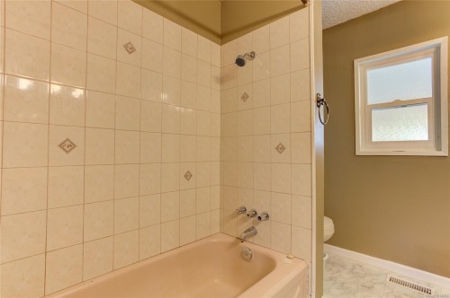 227 Grants Lake Rd, Lake Cowichan, BC 