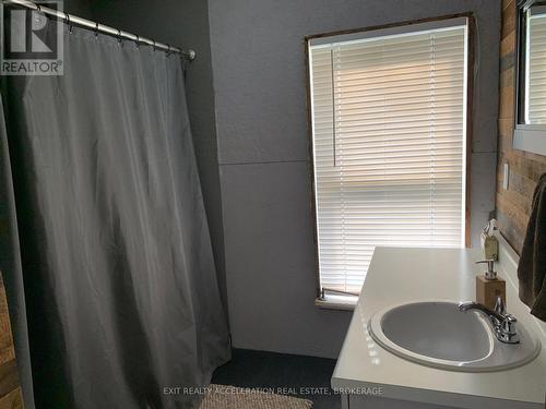 1714 County Rd 9, Greater Napanee (Greater Napanee), ON - Indoor Photo Showing Bathroom