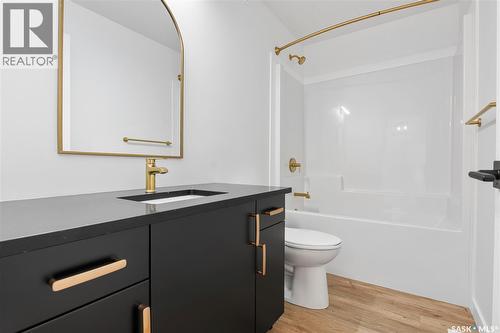 405 St John Street, Regina, SK - Indoor Photo Showing Bathroom