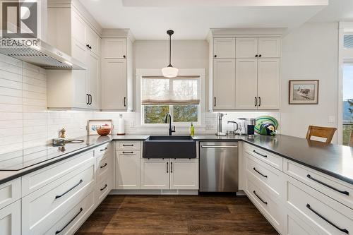 249 Twin Lakes Road, Enderby, BC - Indoor Photo Showing Kitchen With Upgraded Kitchen