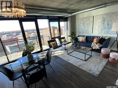 1202 490 2Nd Avenue S, Saskatoon, SK - Indoor Photo Showing Living Room
